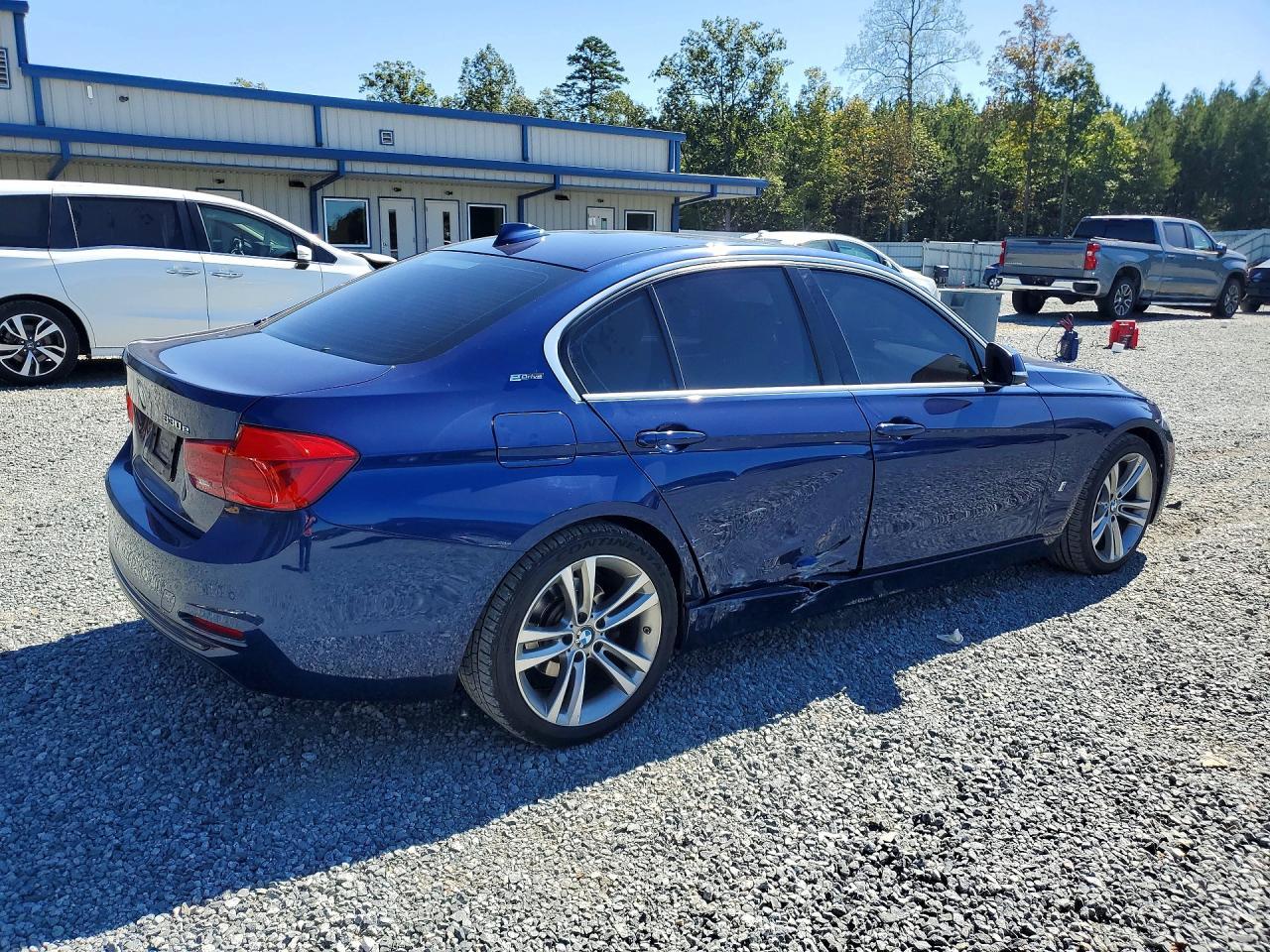 2017 BMW 330E - zdjęcie 3