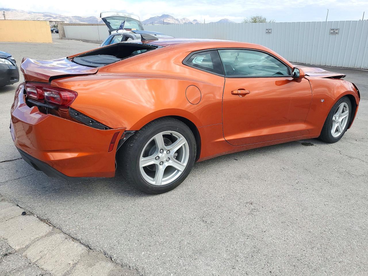 2023 Chevrolet Camaro Ls - zdjęcie 3