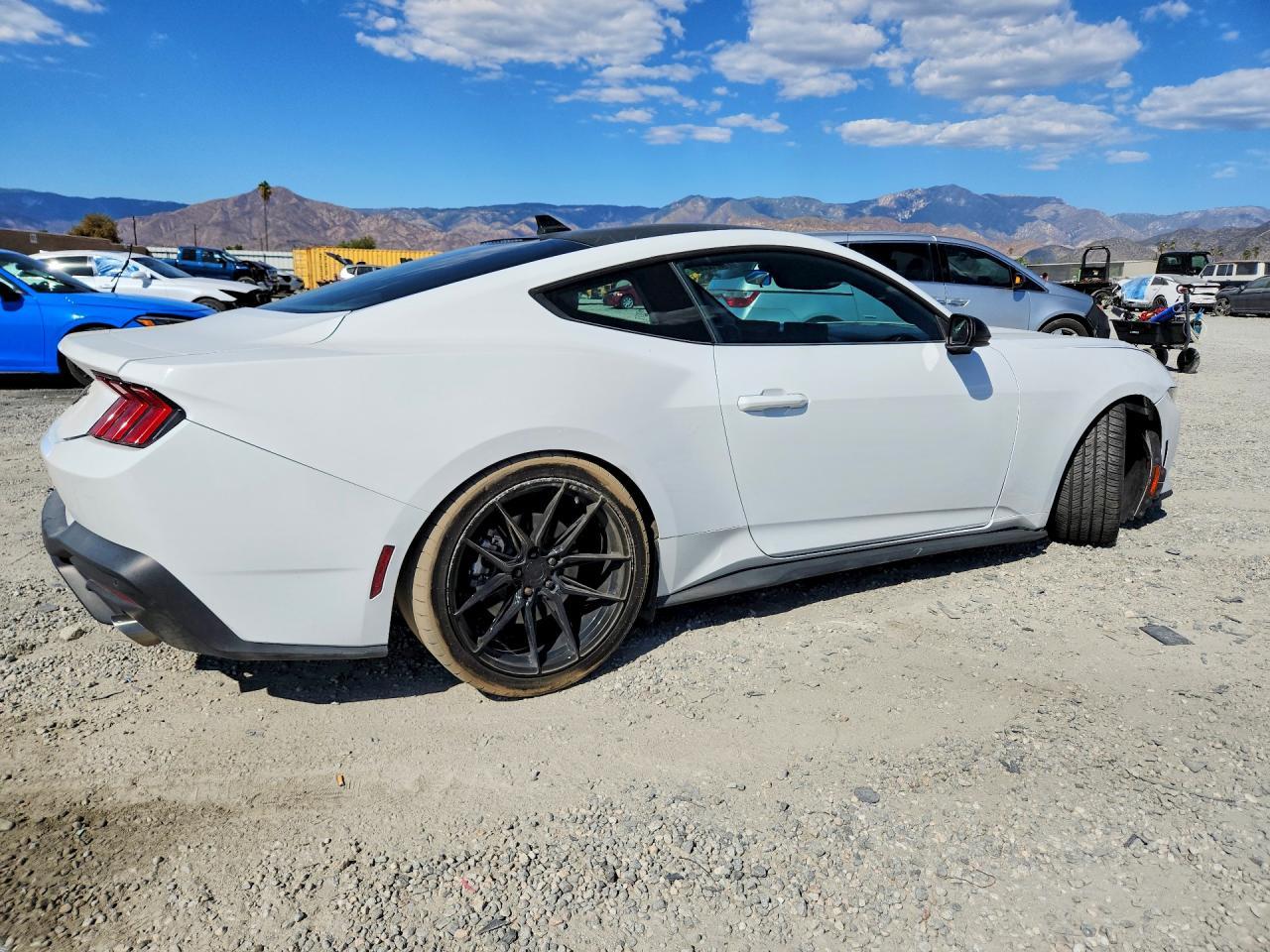 2024 Ford Mustang - zdjęcie 3
