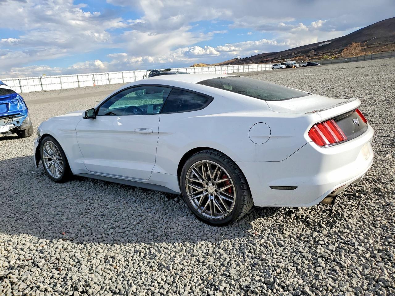 2016 Ford Mustang - zdjęcie 2