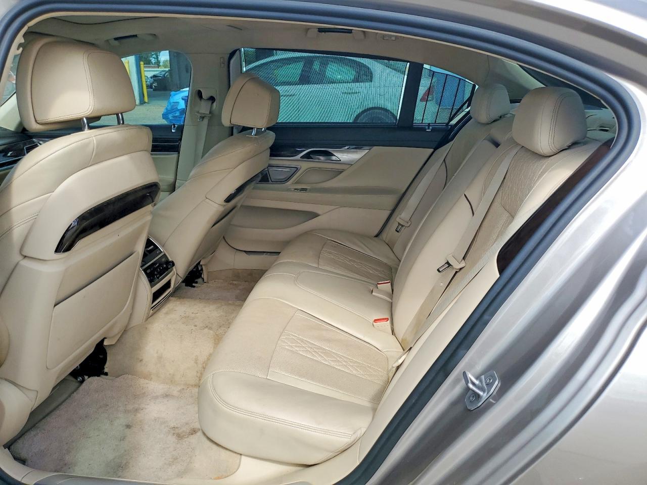 2017 BMW 740 I - zdjęcie 10