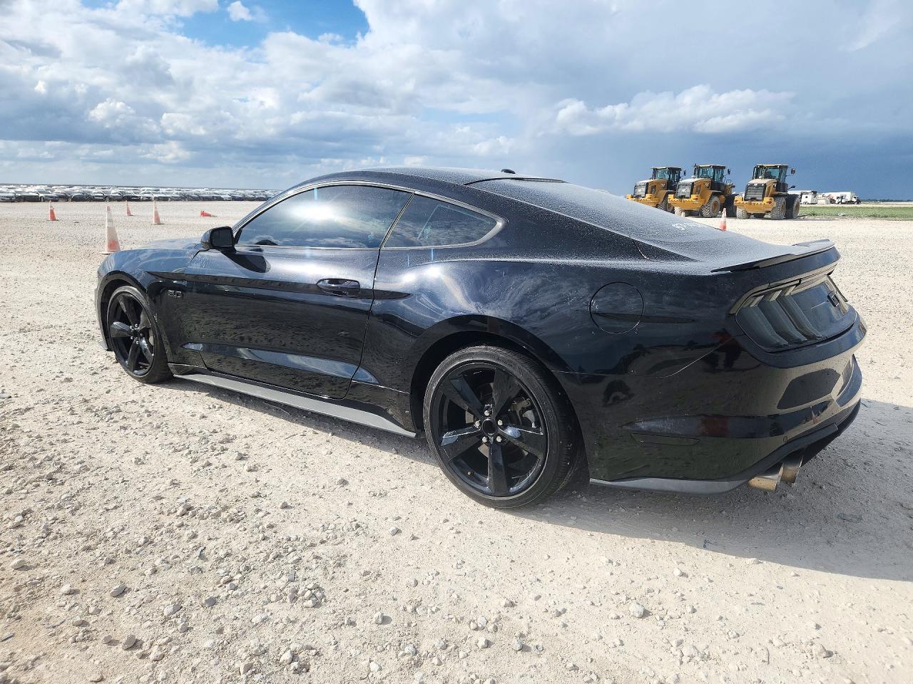 2019 Ford Mustang Gt - zdjęcie 2