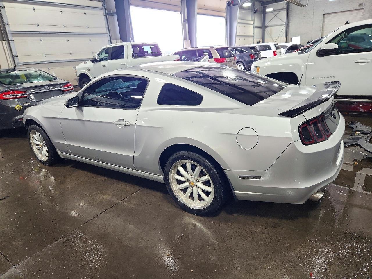 2013 Ford Mustang - zdjęcie 2