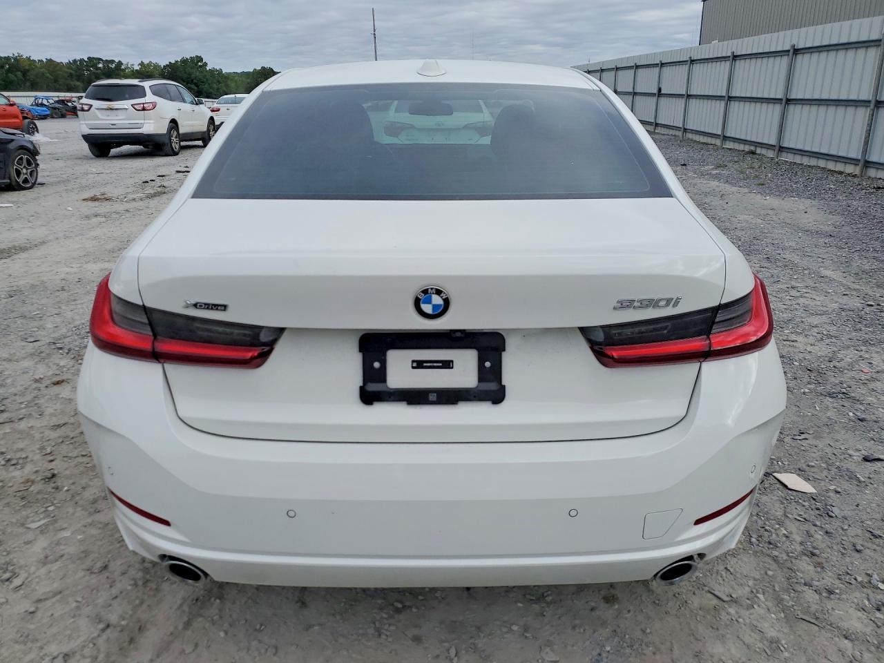 2024 BMW Seria 3 330i - zdjęcie 6