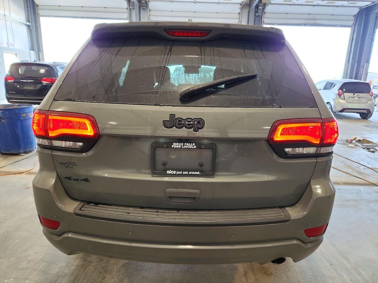 2021 Jeep Grand Cherokee Laredo - zdjęcie 6