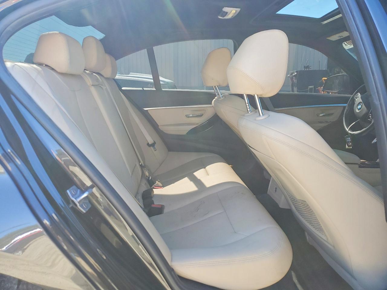 2017 BMW Seria 3 330i - zdjęcie 10