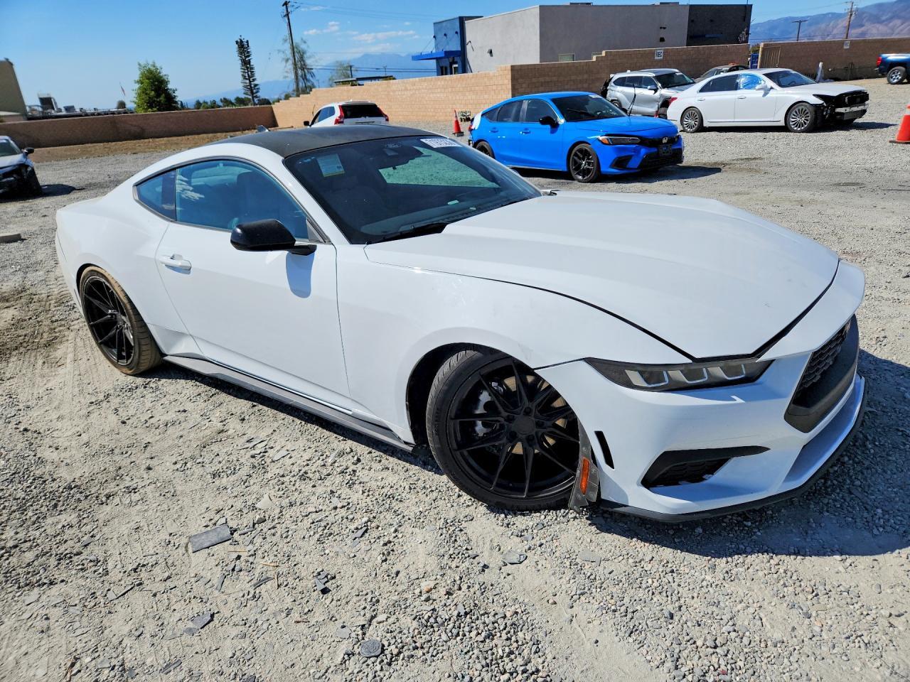 2024 Ford Mustang - zdjęcie 4
