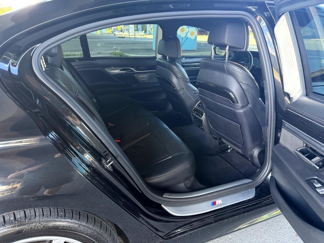 2019 BMW Seria 7 B7 - zdjęcie 11