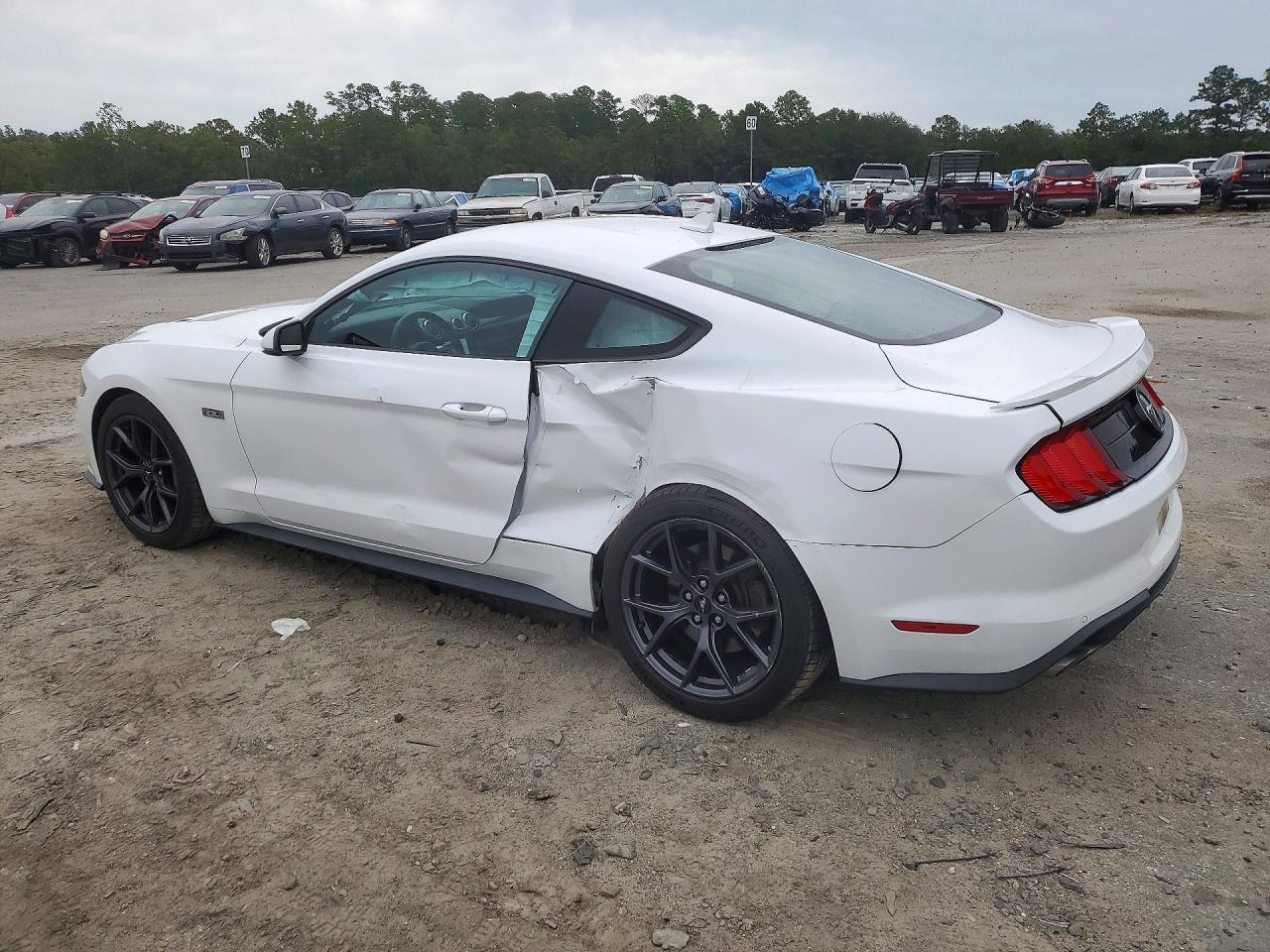 2023 Ford Mustang - zdjęcie 2