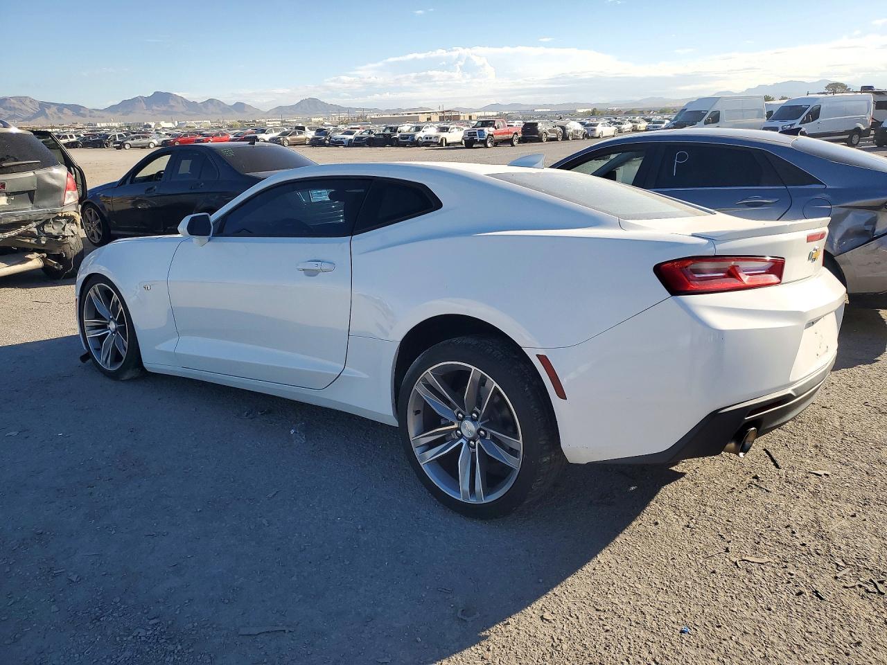 2018 Chevrolet Camaro - zdjęcie 2