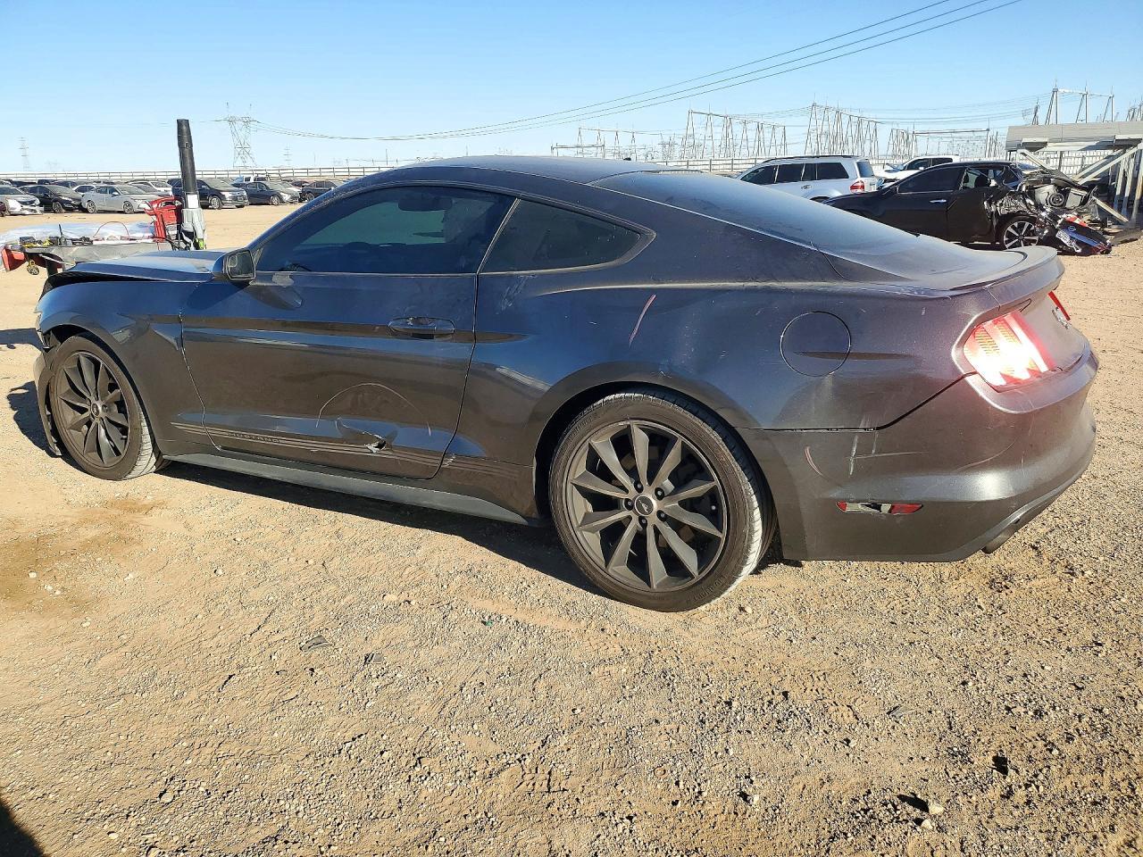 2017 Ford Mustang - zdjęcie 2