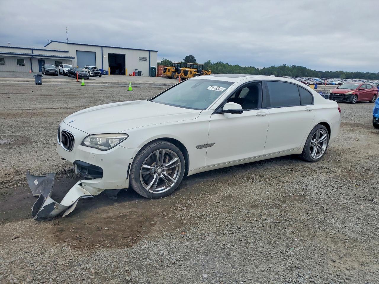 2015 BMW 750 Li - zdjęcie główne
