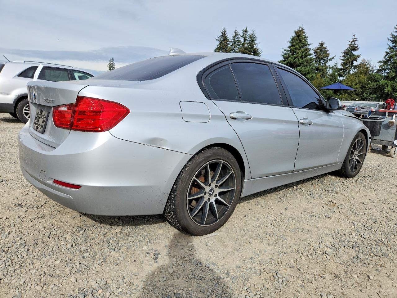 2015 BMW 320 I - zdjęcie 3