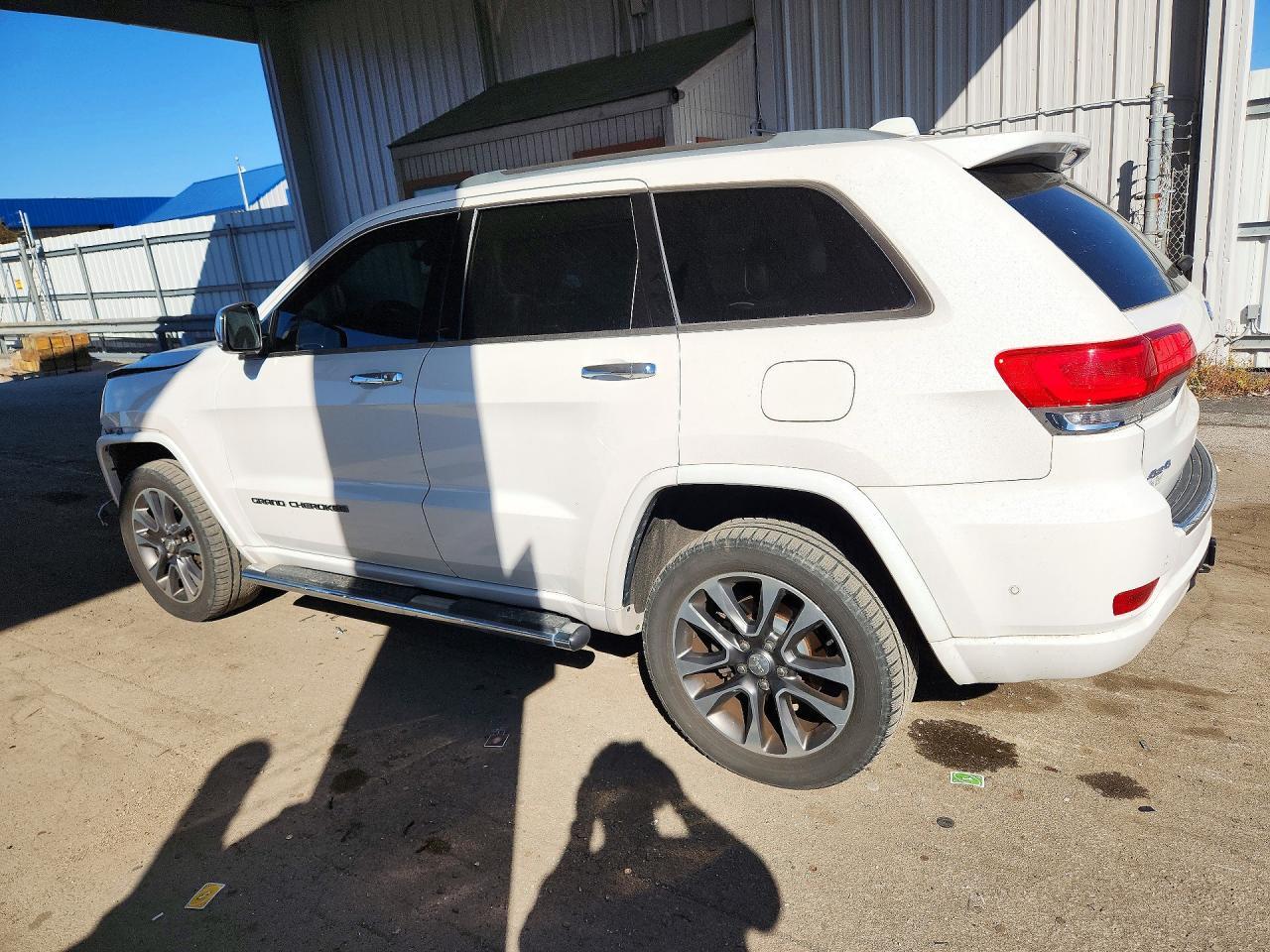 2018 Jeep Grand Cherokee Overland - zdjęcie 2