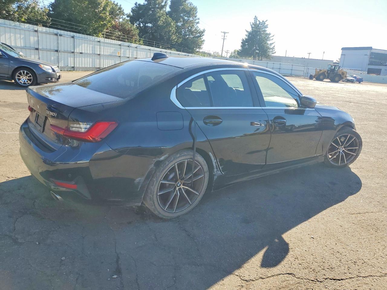 2019 BMW 330I - zdjęcie 3