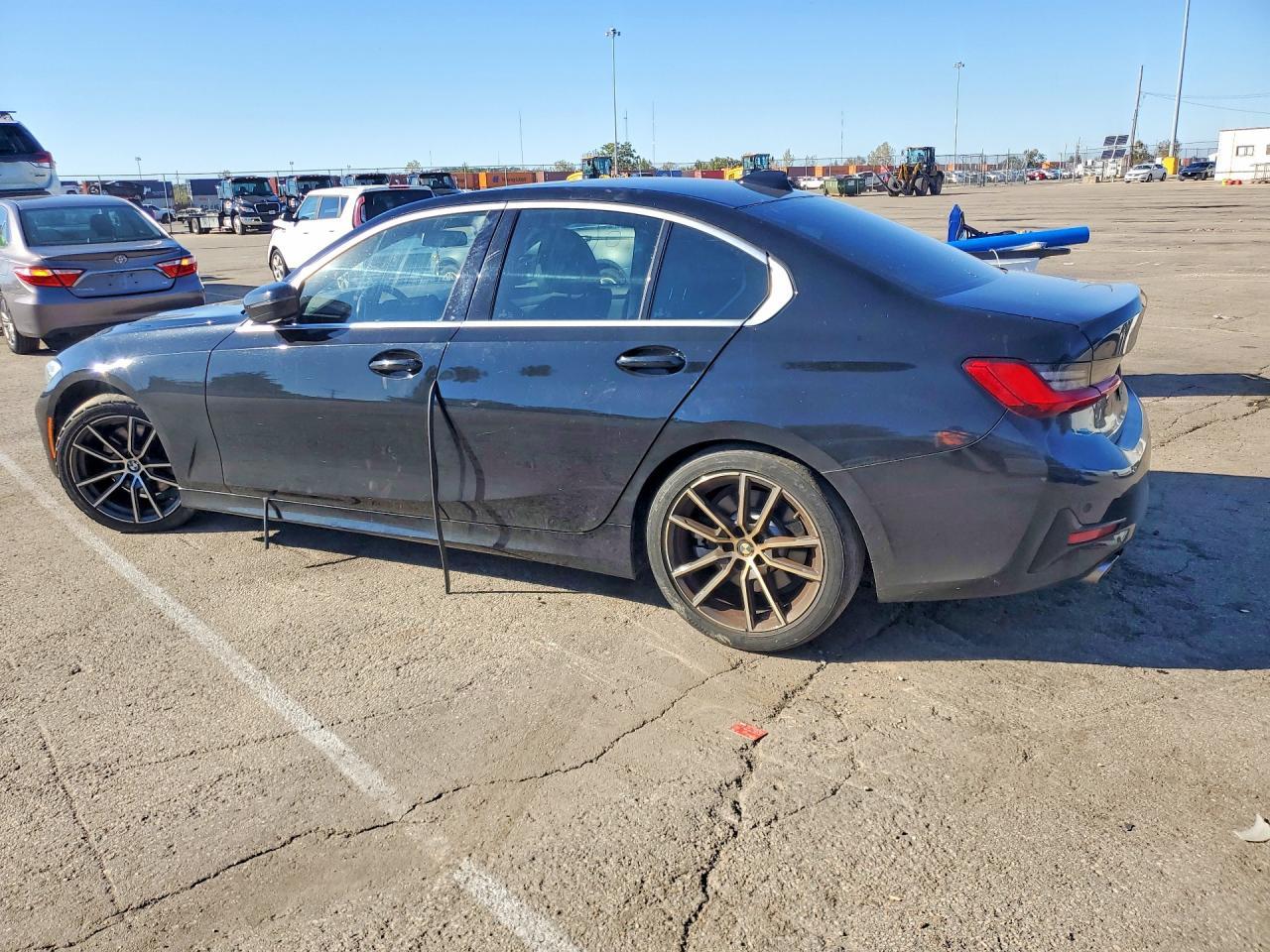 2019 BMW 330I - zdjęcie 2