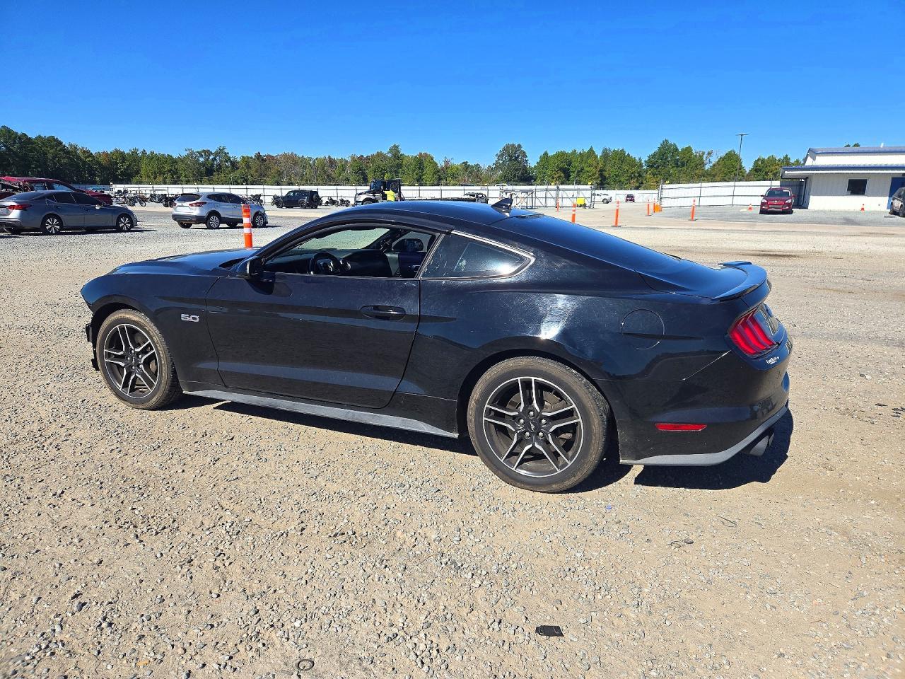 2021 Ford Mustang Gt - zdjęcie 2