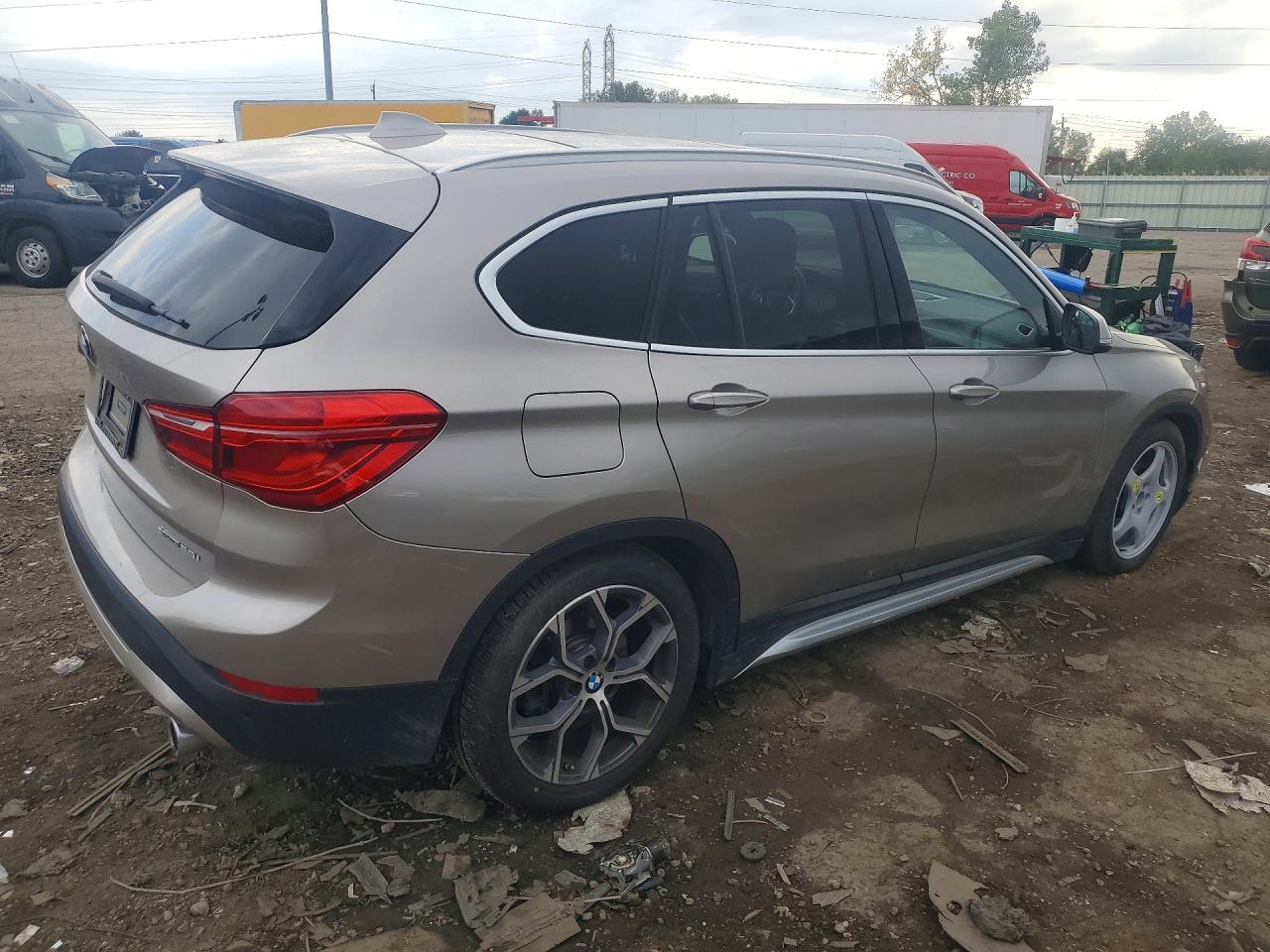 2021 BMW X1 xDrive28I - zdjęcie 3