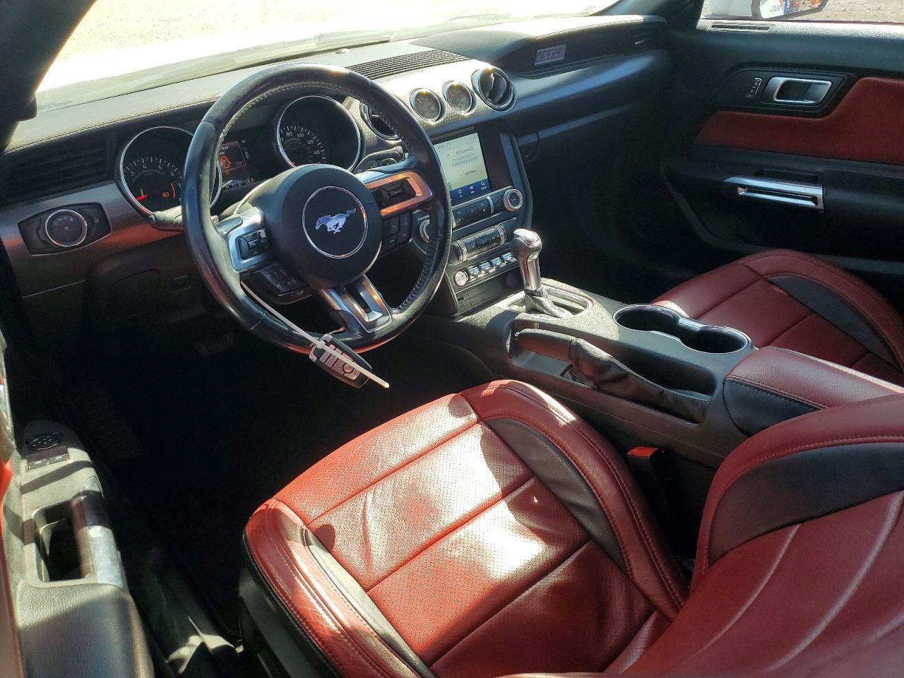 2021 Ford Mustang - zdjęcie 8