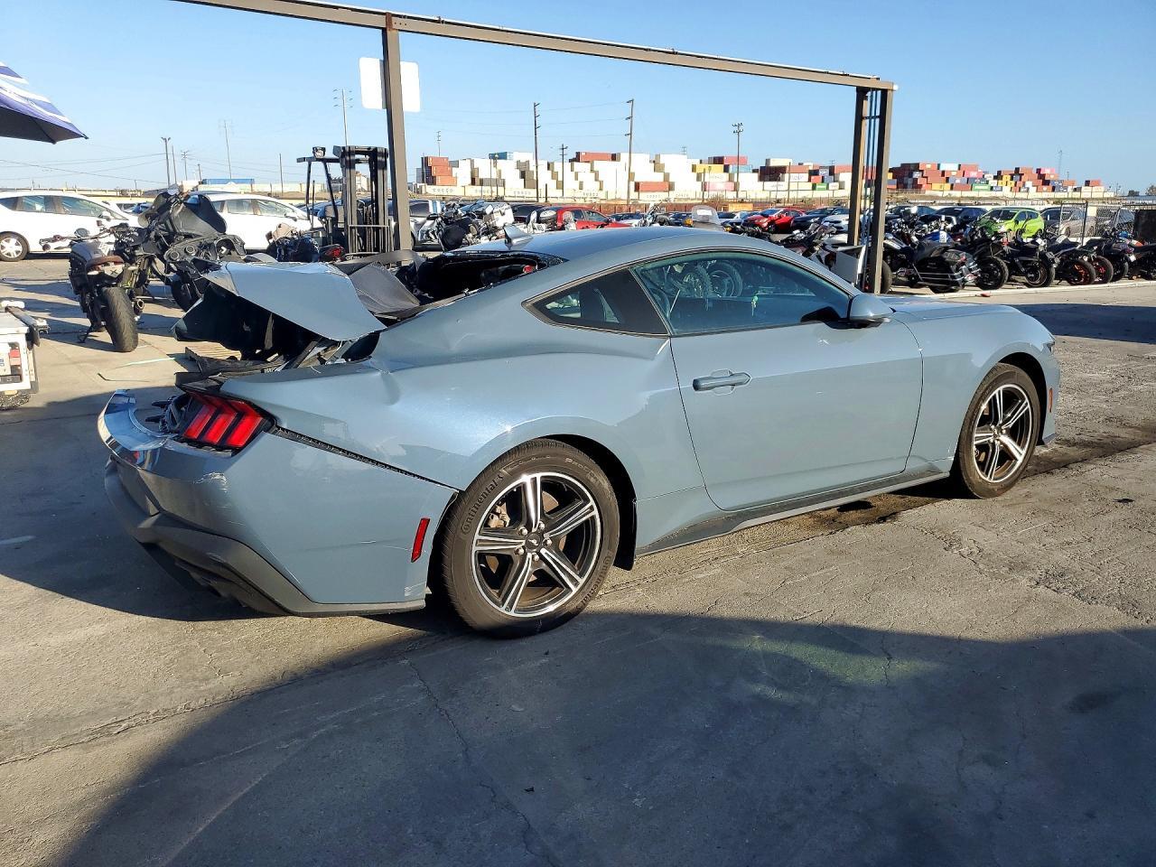 2024 Ford Mustang - zdjęcie 3