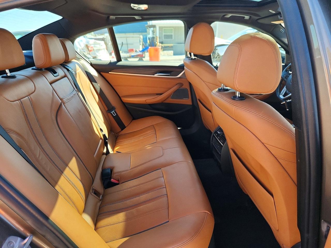 2018 BMW Seria 5 540i - zdjęcie 10