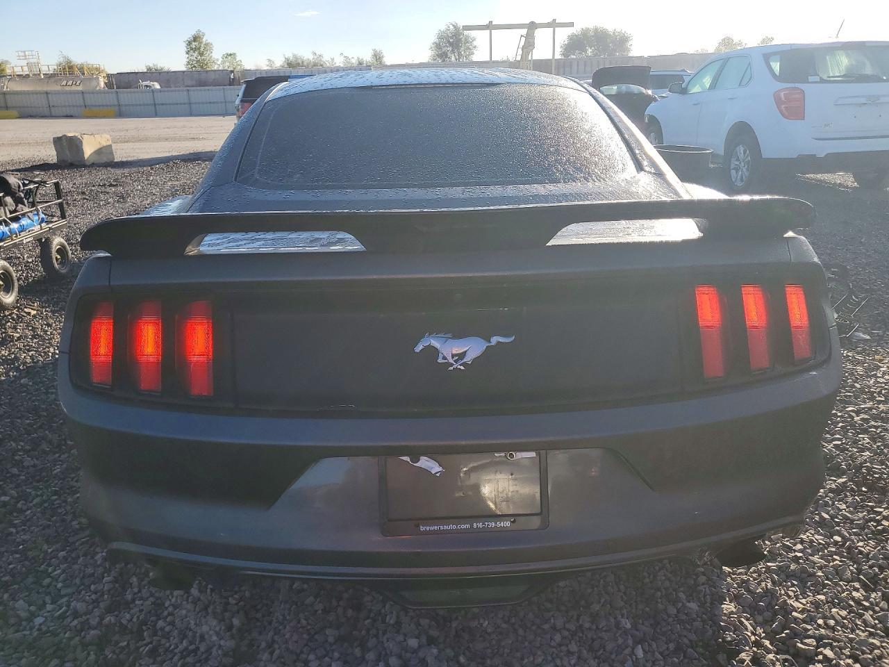 2015 Ford Mustang - zdjęcie 6