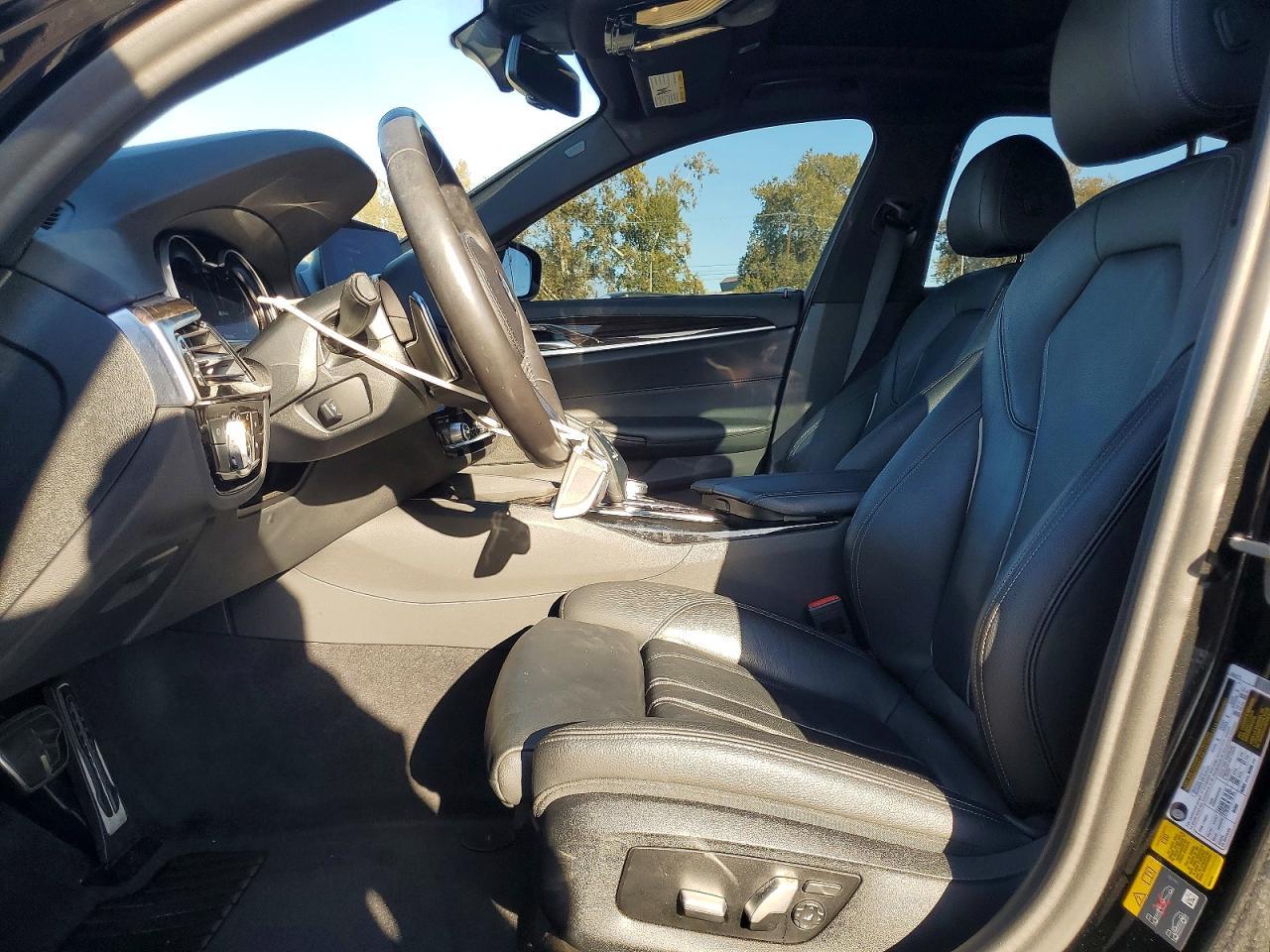 2019 BMW 530E - zdjęcie 7