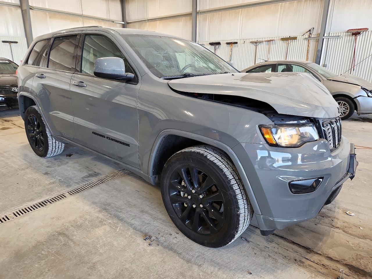2021 Jeep Grand Cherokee Laredo - zdjęcie 4
