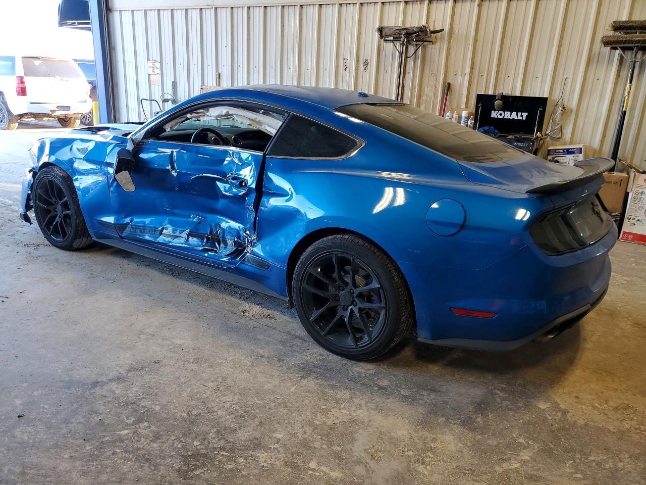 2019 Ford Mustang - zdjęcie 2