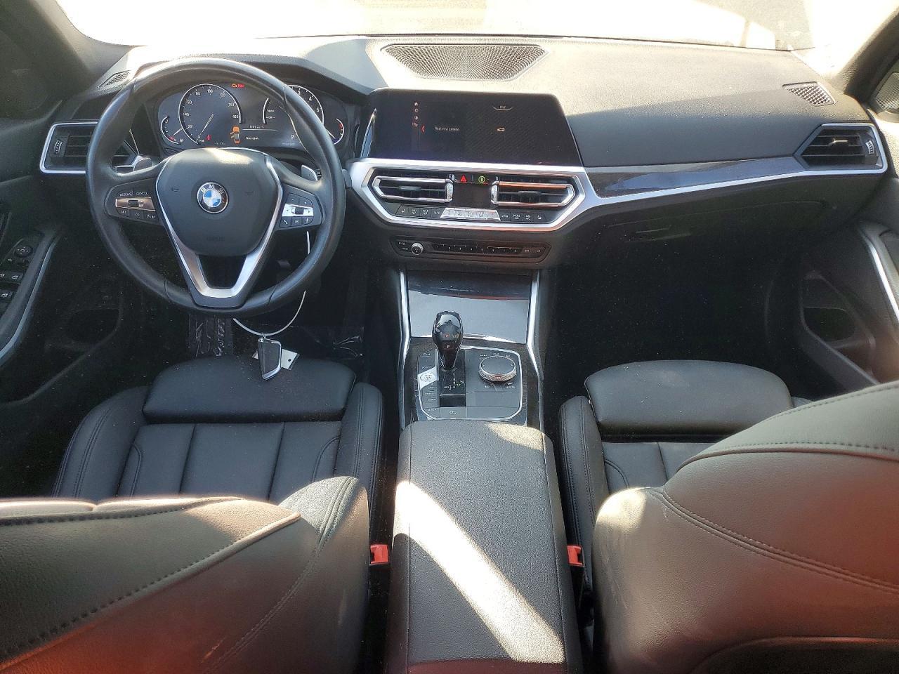 2020 BMW 330I - zdjęcie 8