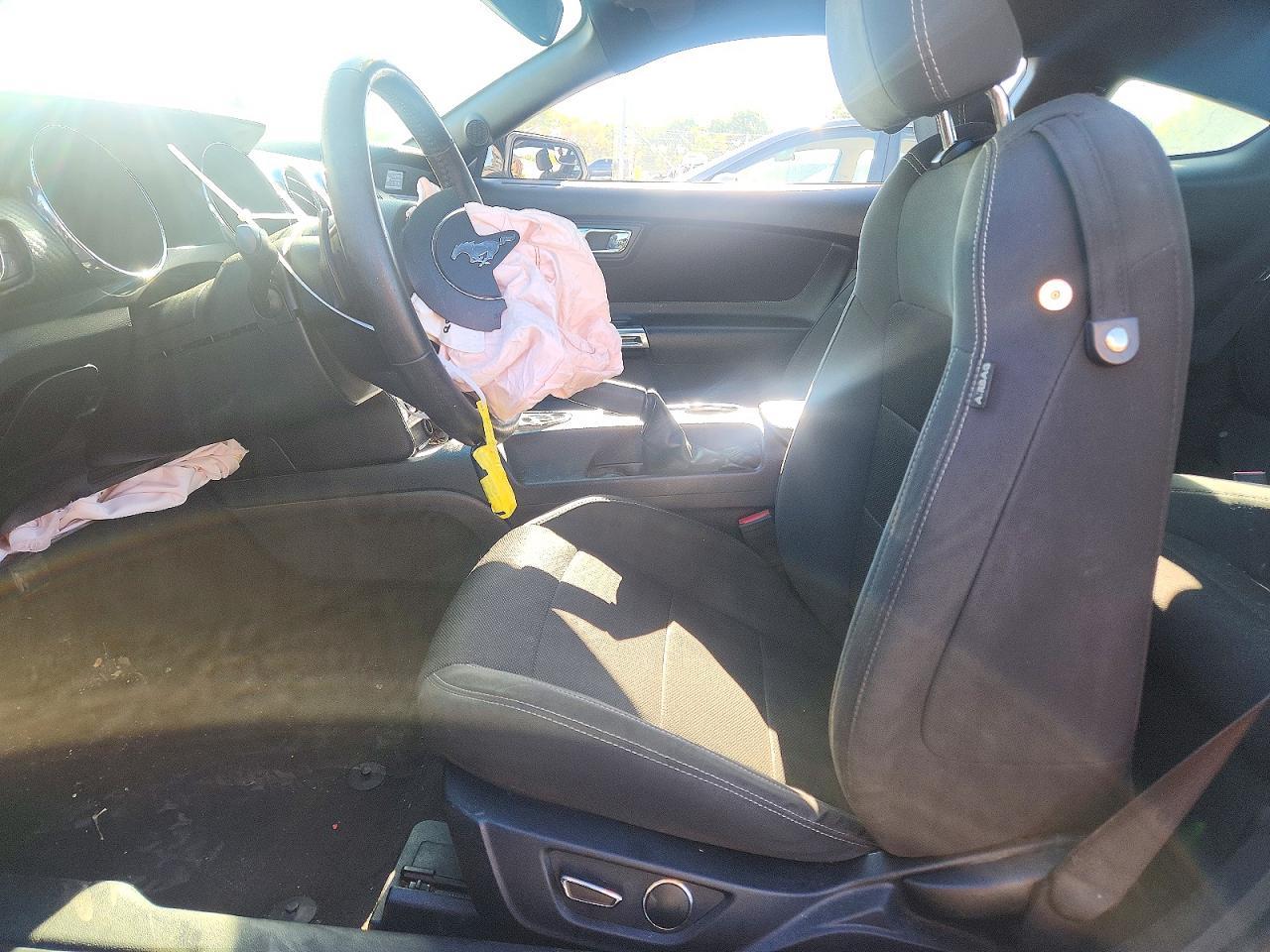 2016 Ford Mustang - zdjęcie 7