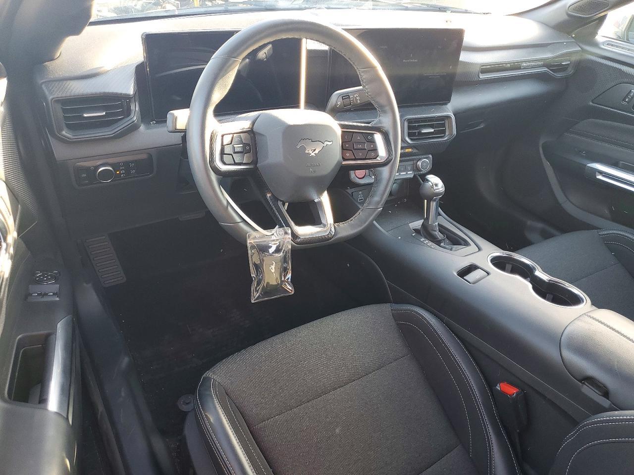 2024 Ford Mustang - zdjęcie 8
