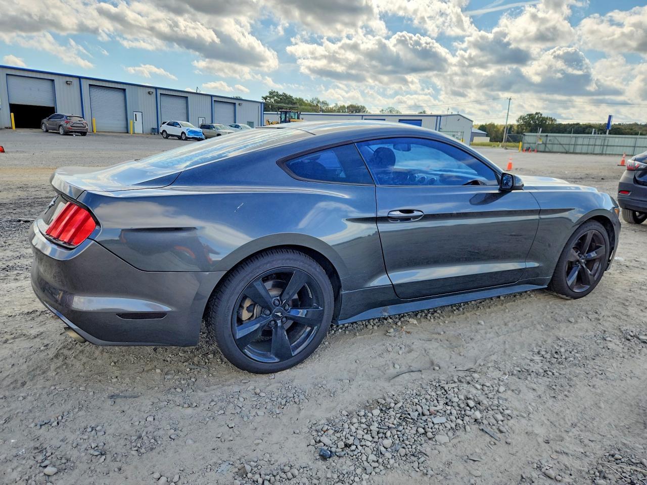 2017 Ford Mustang - zdjęcie 3