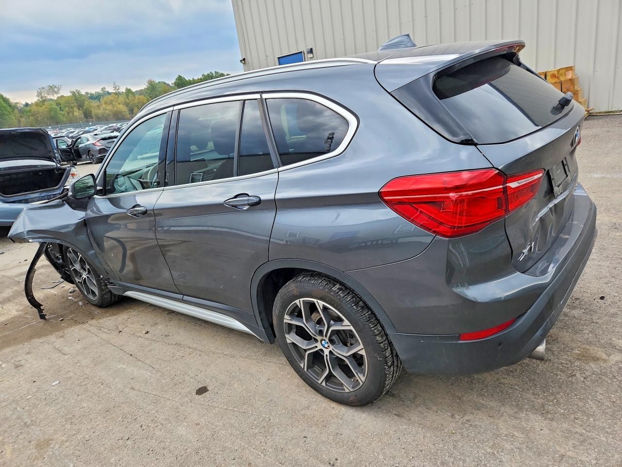 2020 BMW X1 xDrive28I - zdjęcie 2