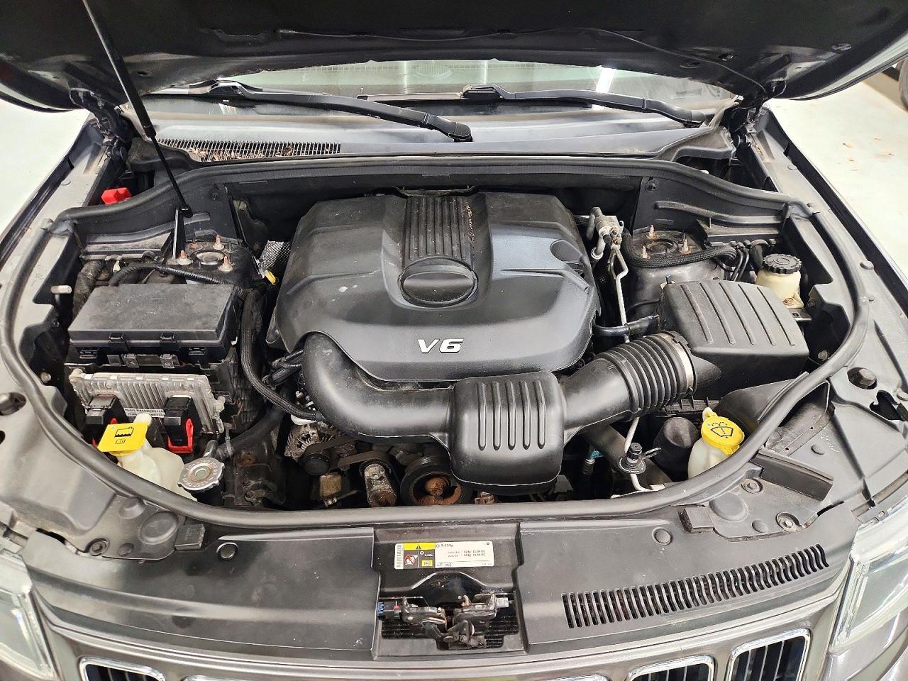 2014 Jeep Grand Cherokee Limited - zdjęcie 12
