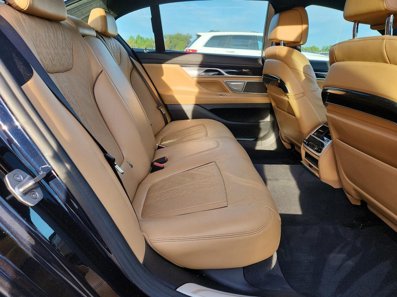 2019 BMW 740 I - zdjęcie 10