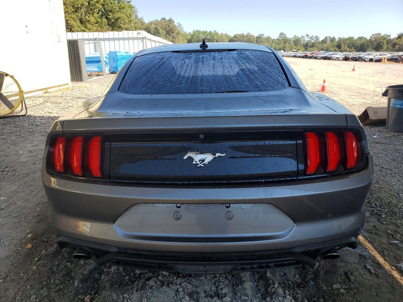 2021 Ford Mustang - zdjęcie 6