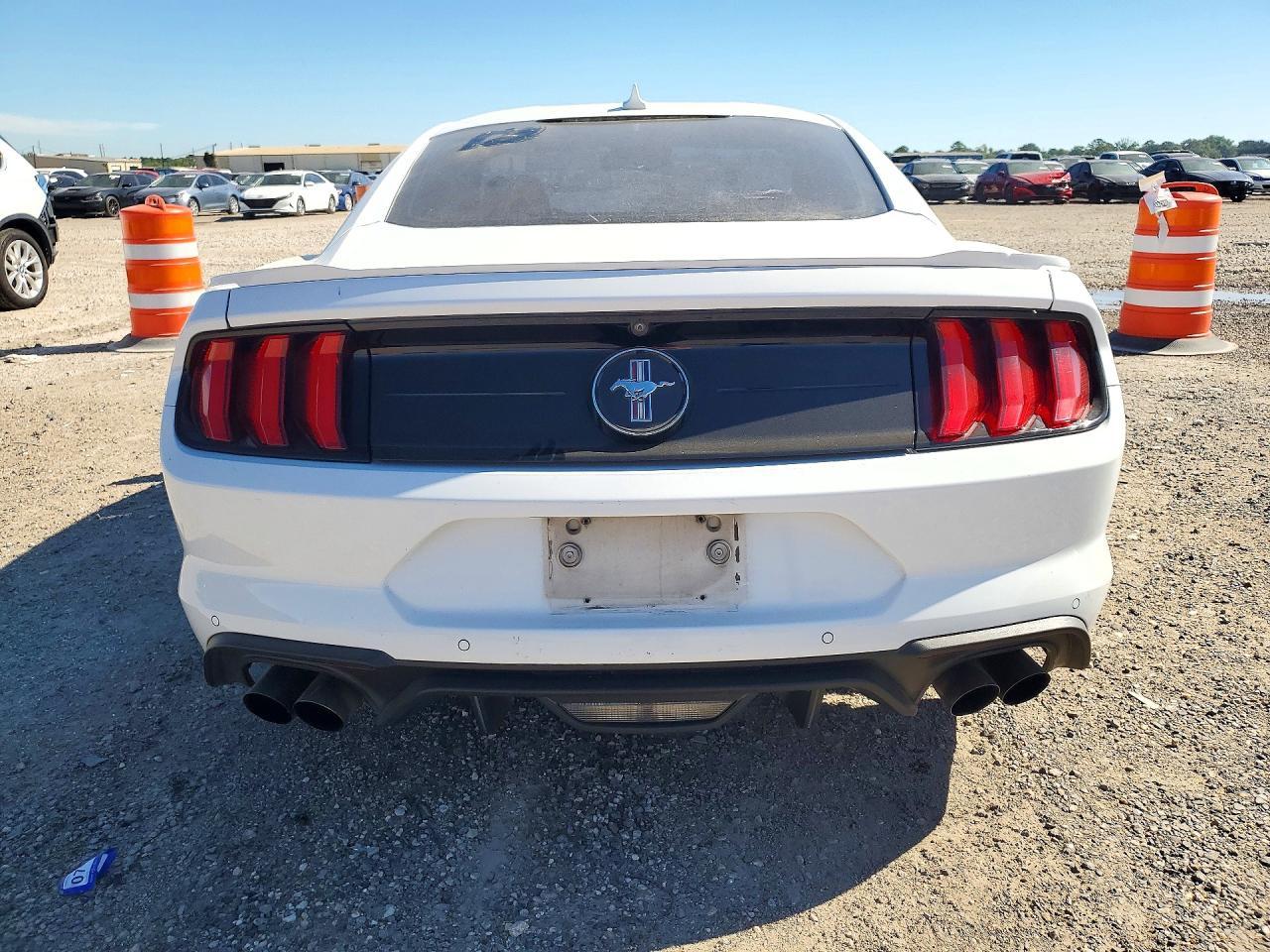 2021 Ford Mustang - zdjęcie 6