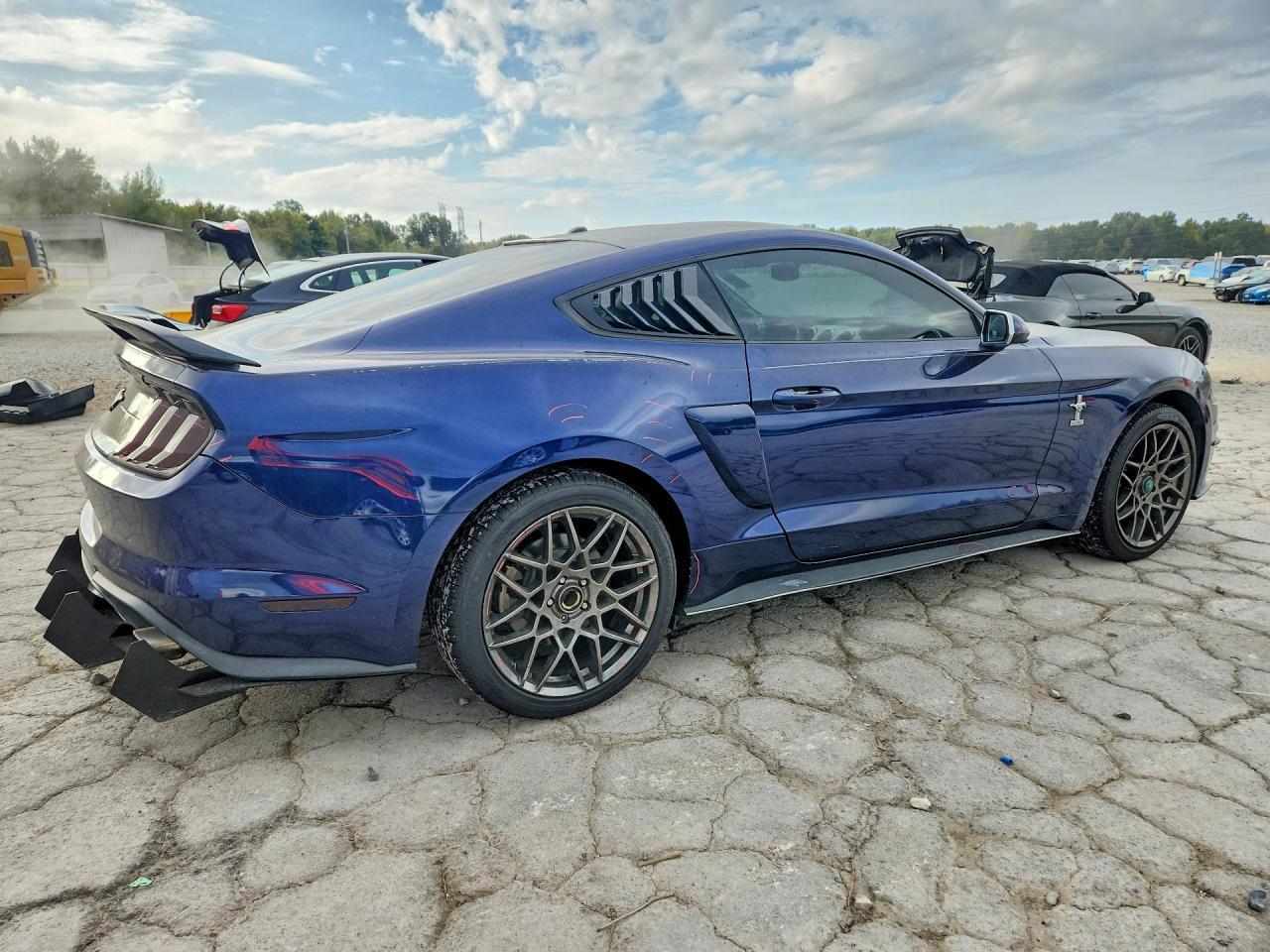 2019 Ford Mustang - zdjęcie 3