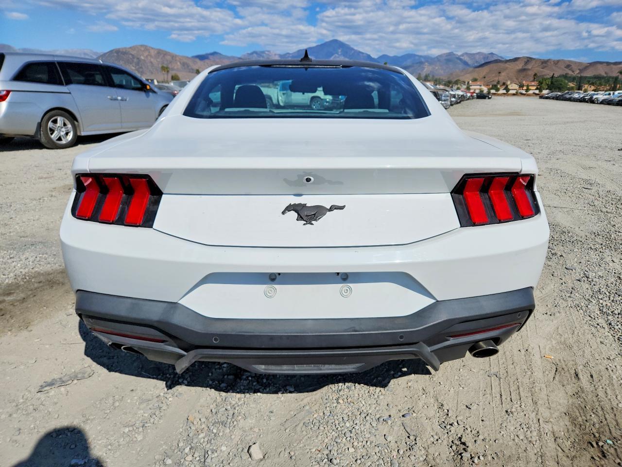 2024 Ford Mustang - zdjęcie 6