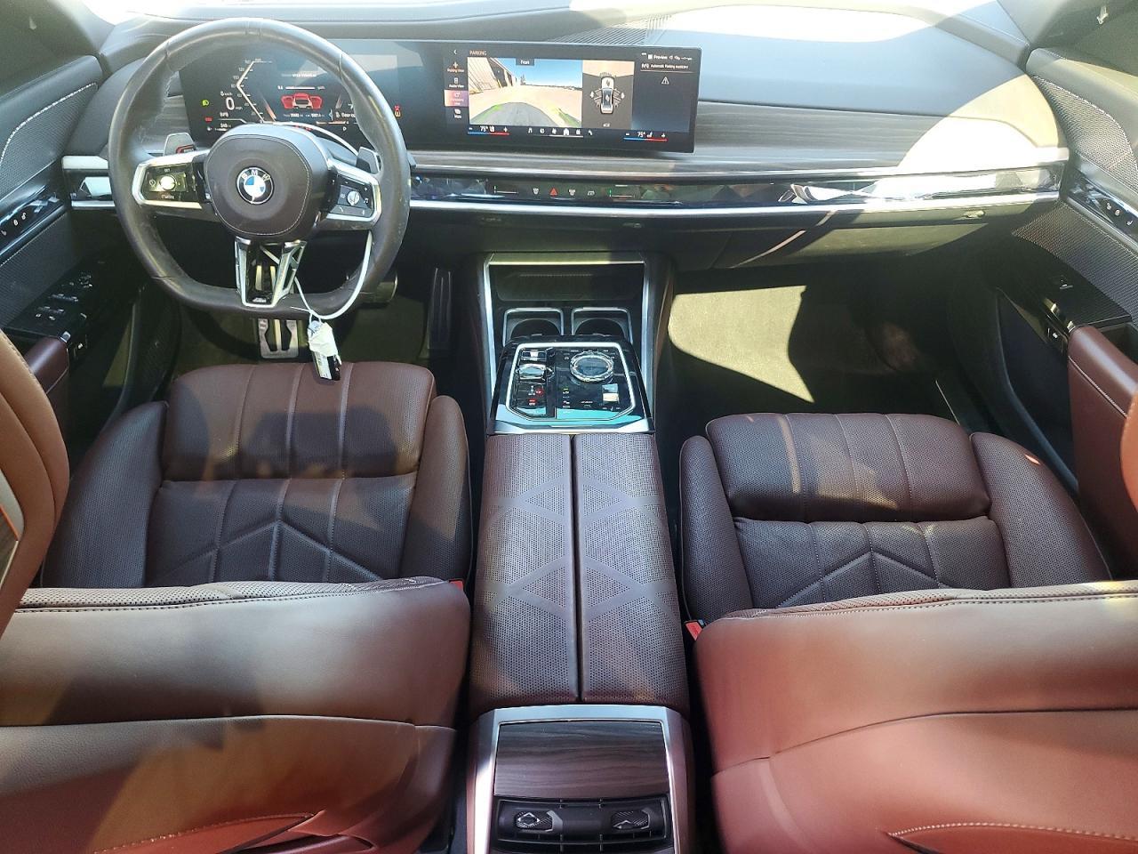 2024 BMW Seria 7 760i - zdjęcie 8