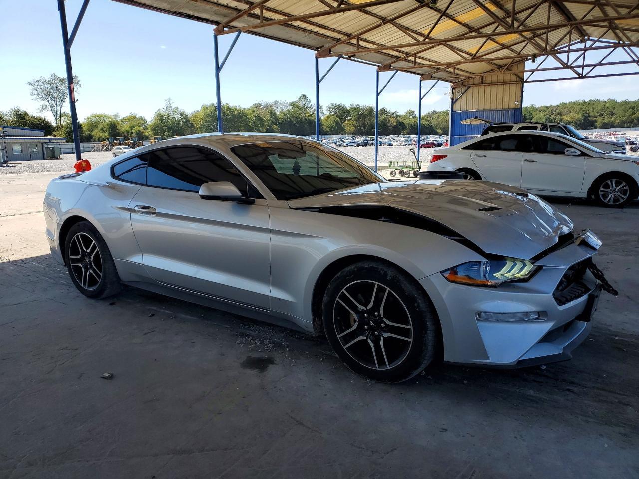 2019 Ford Mustang - zdjęcie 4