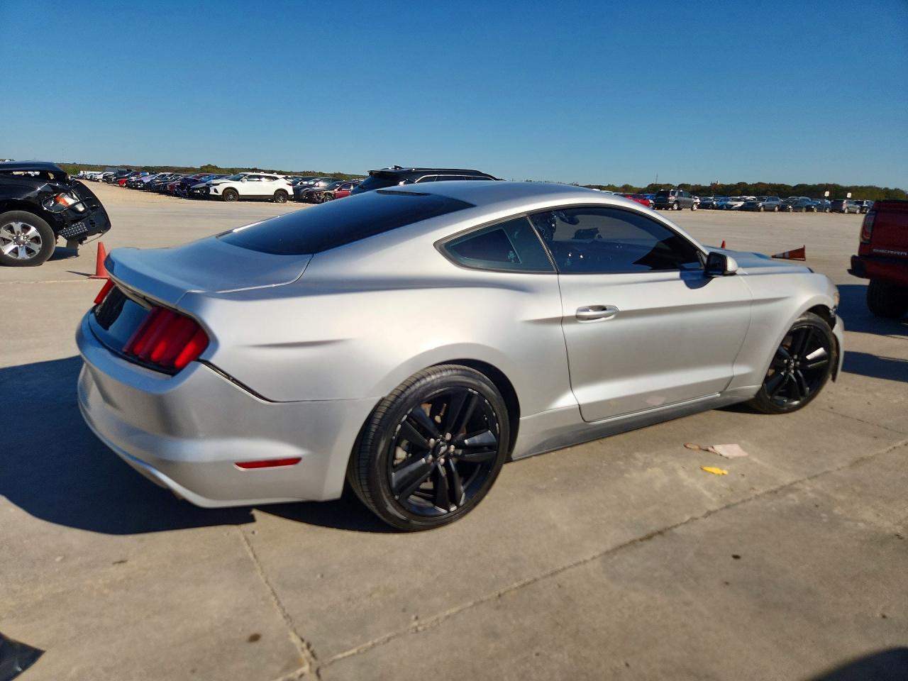 2015 Ford Mustang - zdjęcie 3
