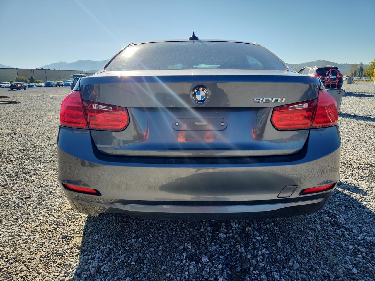 2013 BMW 328 I - zdjęcie 6