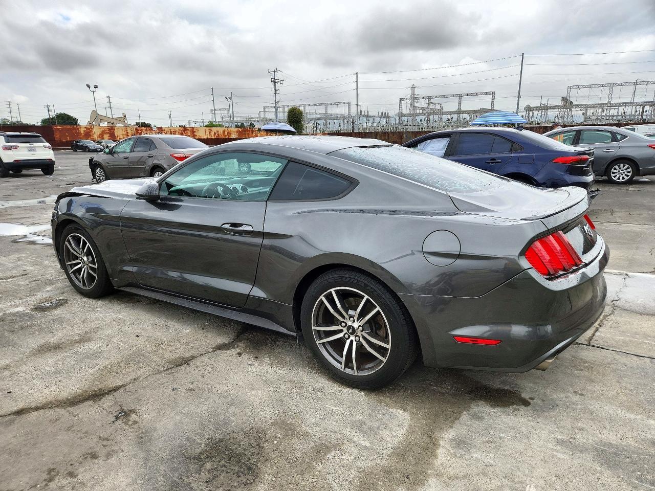 2017 Ford Mustang - zdjęcie 2