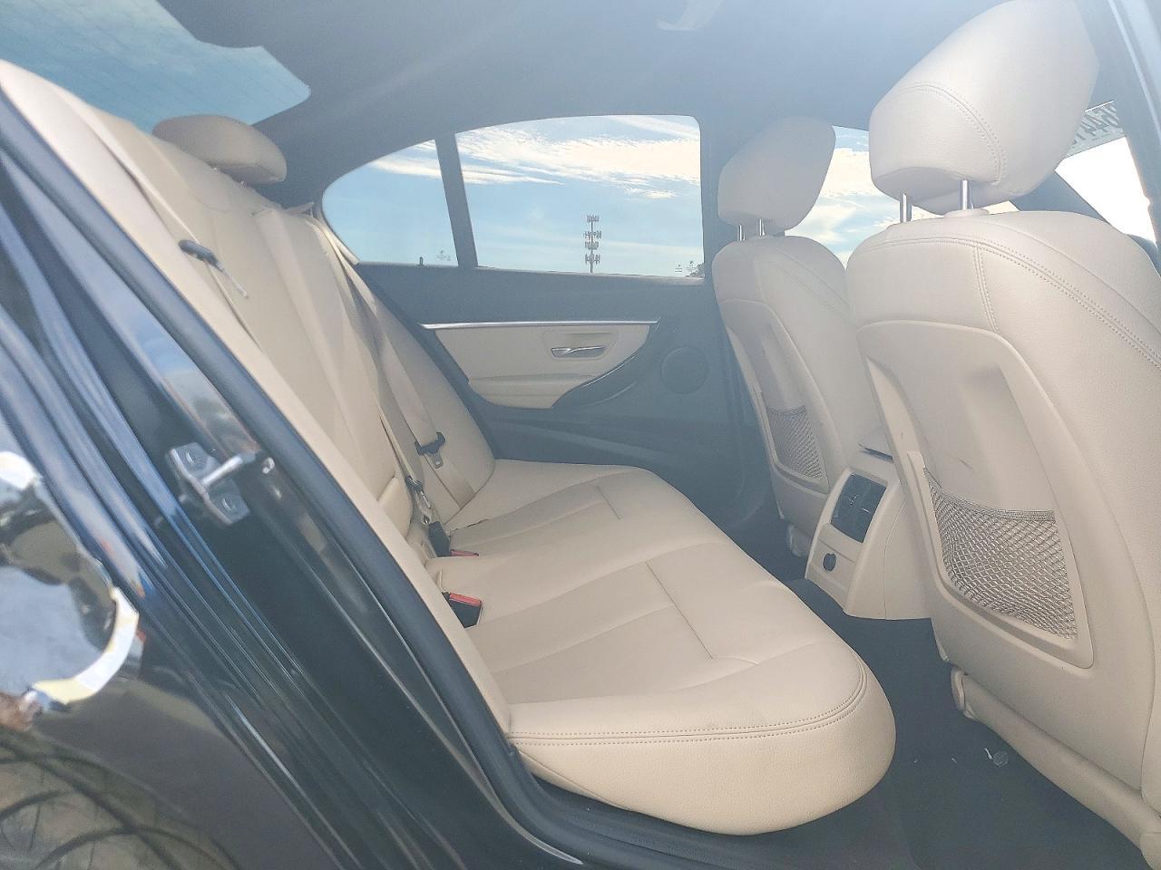2017 BMW Seria 3 330i - zdjęcie 10