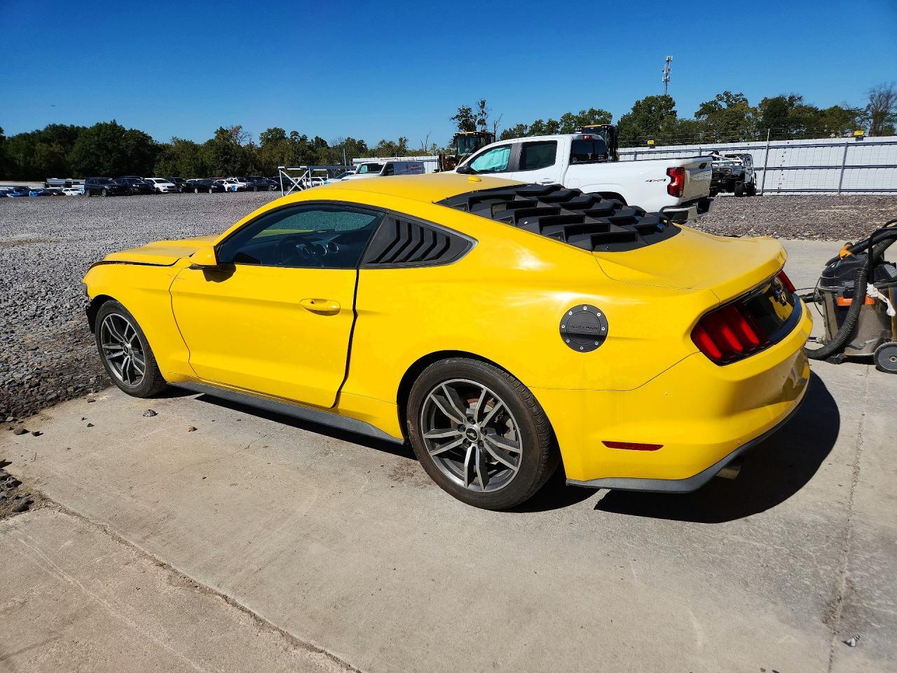 2015 Ford Mustang - zdjęcie 2