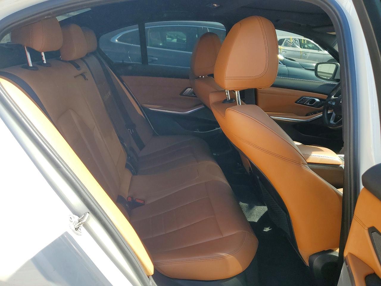 2021 BMW 330I - zdjęcie 10