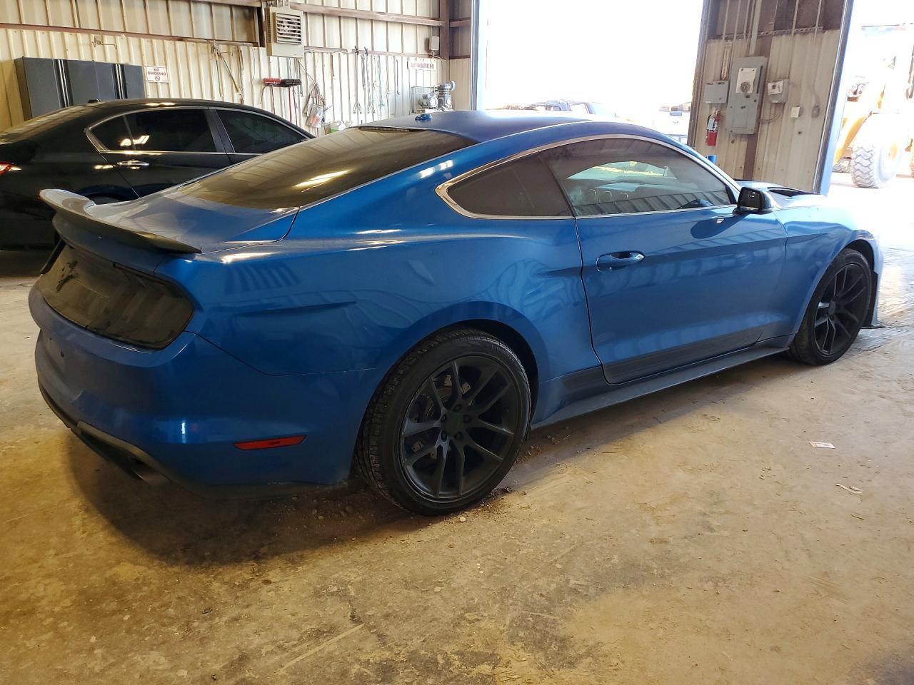 2019 Ford Mustang - zdjęcie 3