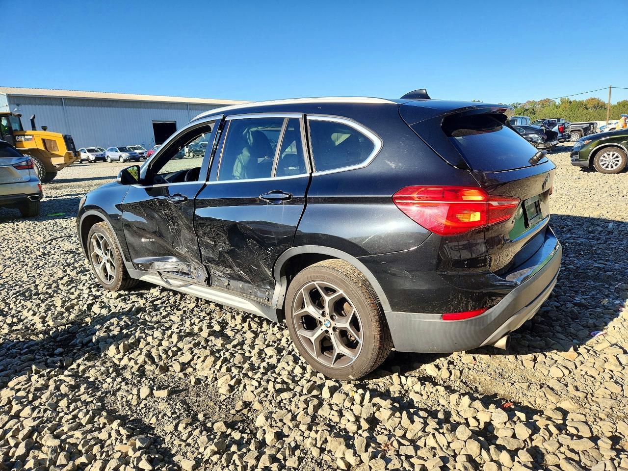 2017 BMW X1 xDrive28I - zdjęcie 2